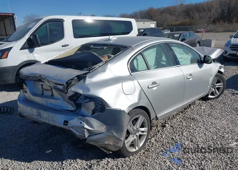 2015 Volvo S60 T5 Platinum z USA, uszkodzony, nr VIN YV126MFD4F1304048